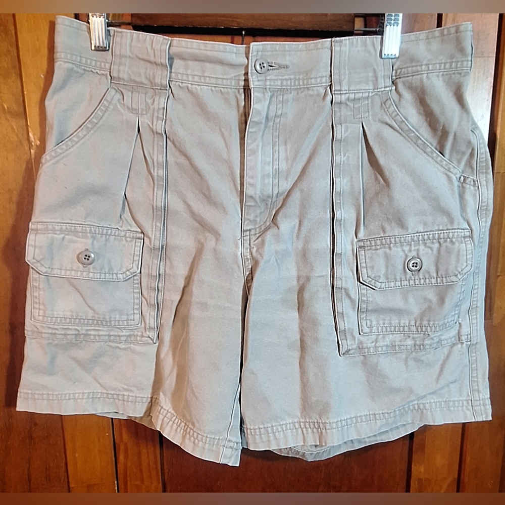 CABELA'S Khaki Cargo Shorts